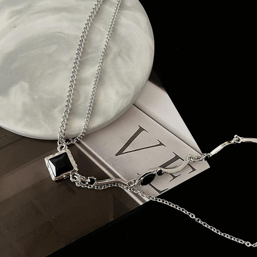 Asymmetrical Black Crystal Necklace Female Trend Design Ins Versatile Pendant Pendant Sweater Chain Jewelry
