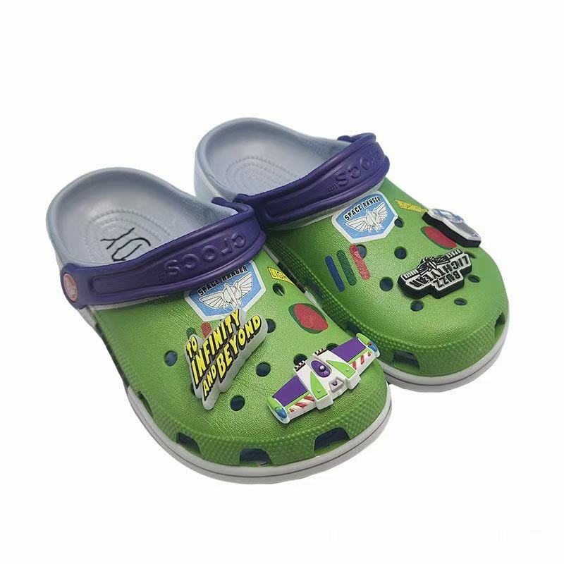 Детская обувь Crocs Classic Базз Лайтер Унисекс Сандалии и Шлепанцы 24-25(C8) зелёный