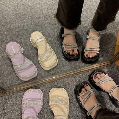 Internet-Promi-Hausschuhe Damen tragen 2025 Sommer Mode ausländischer Stil Strass dicker Boden zwei Tragevarianten Sandalen Feenwind Einwort