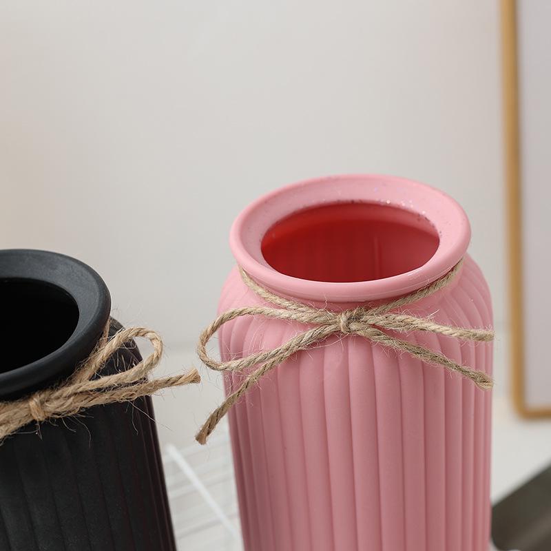 Jarrón Crema de Raya Simple: Diseño Vertical Creativo para Arreglos Florales de Sala de Estar, Recipiente para Flores Frescas, Adorno, Jarrón de Plástico