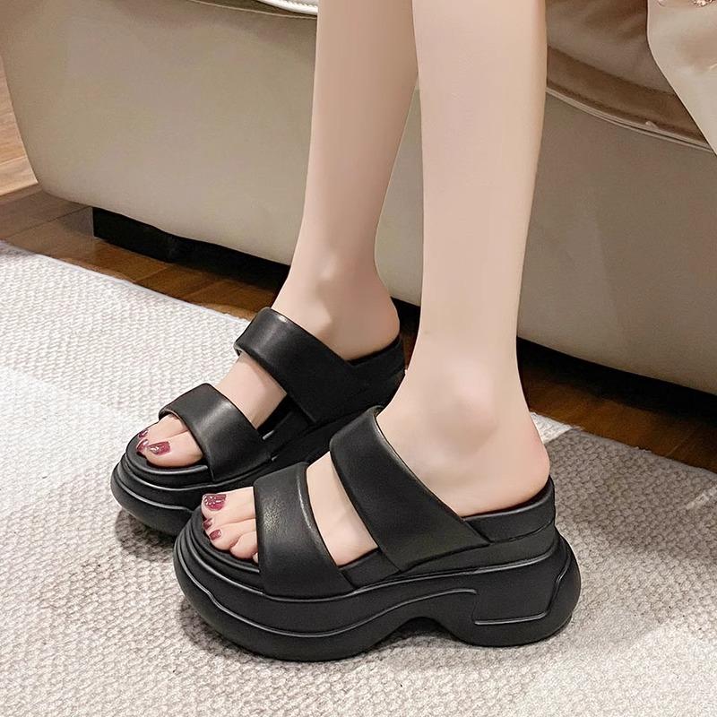 One-word slippers women wear half a mop in summer 2025 new platform muffin and versatile casual fashion sandals trend