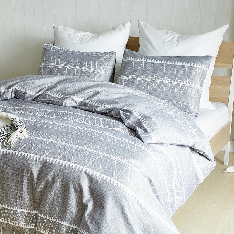 Printed Three-Piece Bedding Set: Quilt Cover and Bed Sheet