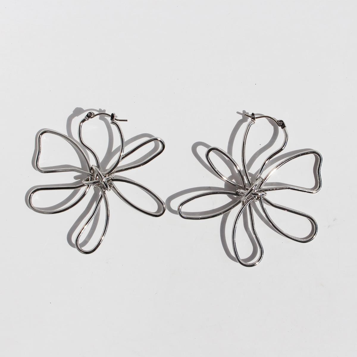 

Серьги-гвоздики с металлическими полосками и полыми цветами, преувеличенная индивидуальность, абстрактные серьги-гвоздики в виде бабочек 685 белого золота