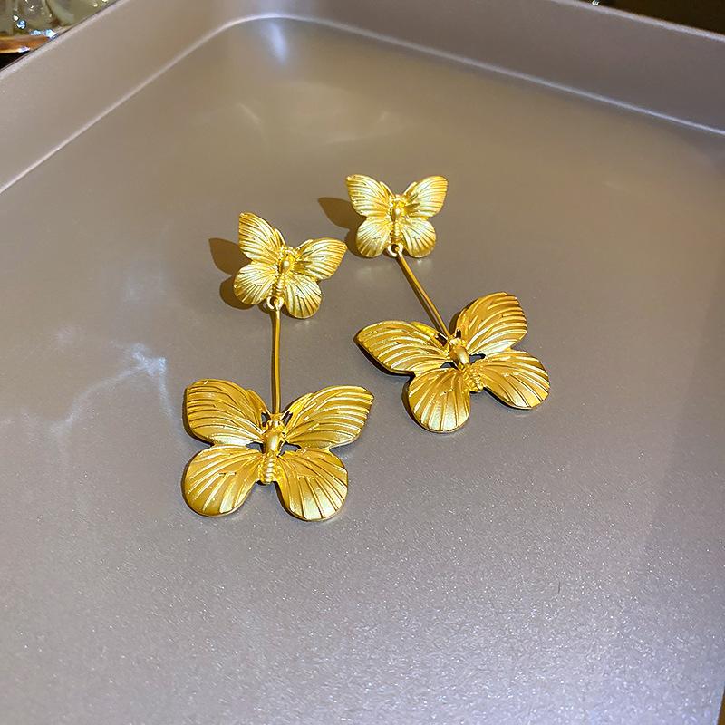 Silver Needle Medieval Round Flower Fringed Earrings Retro Metal Stud Earrings Temperament Light Luxury Earrings Women