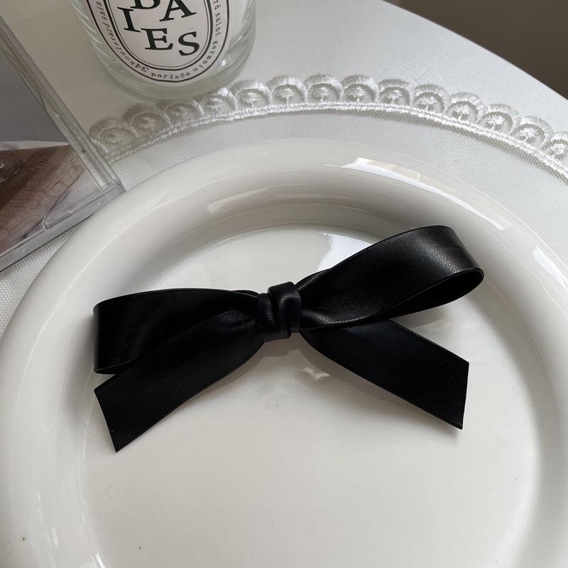 

Заколка для волос из кремовой кожи с бантом — шикарный и стильный, высококачественный нишевый дизайн для простых челок