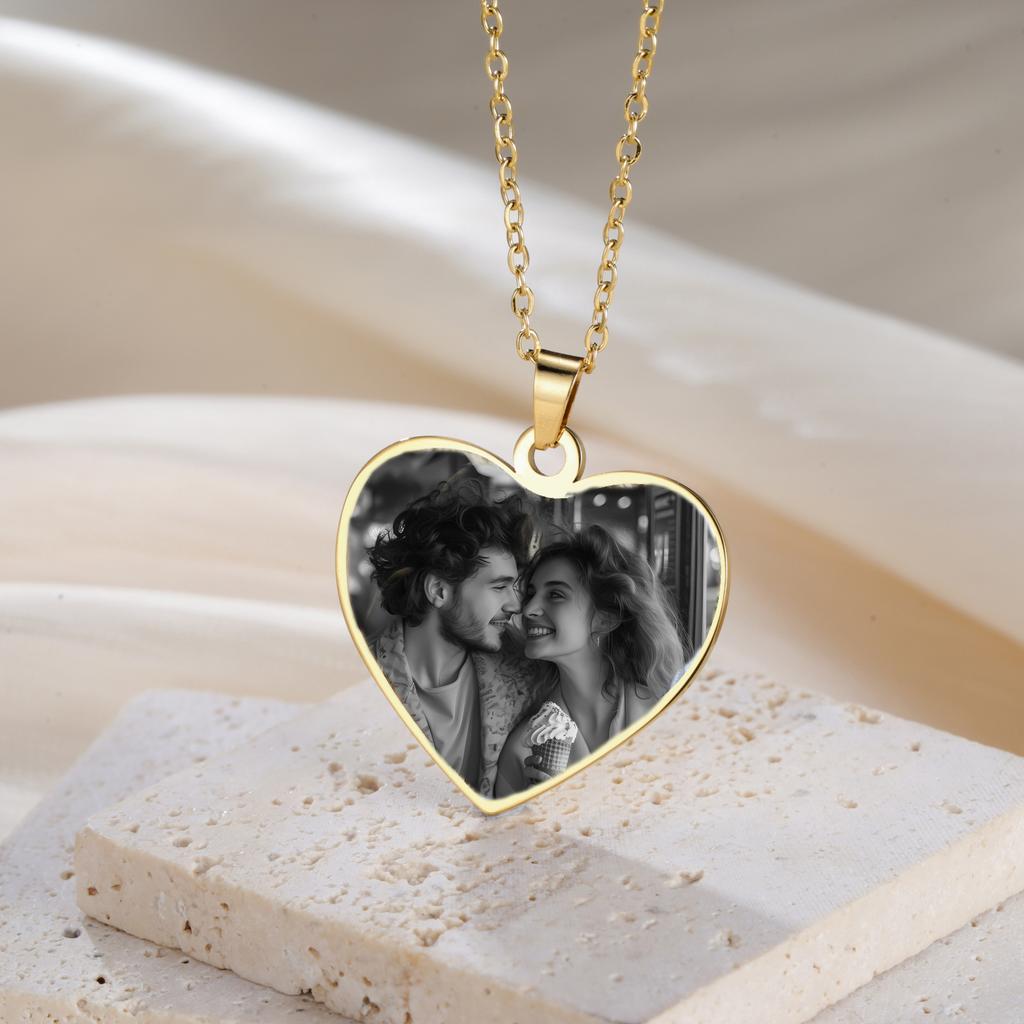 Jeshayuan Engraved Photo Necklace Custom Phicture Text Heart Pendant Necklace Personalized Heart Necklace Name Engraved Choker