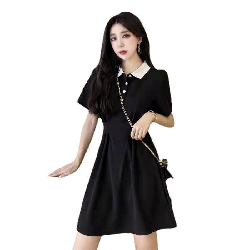 Sommer 2025 Hepburn-Stil Kleines Schwarzes Kleid mit POLO-Kragen und betonter Taille für Damen