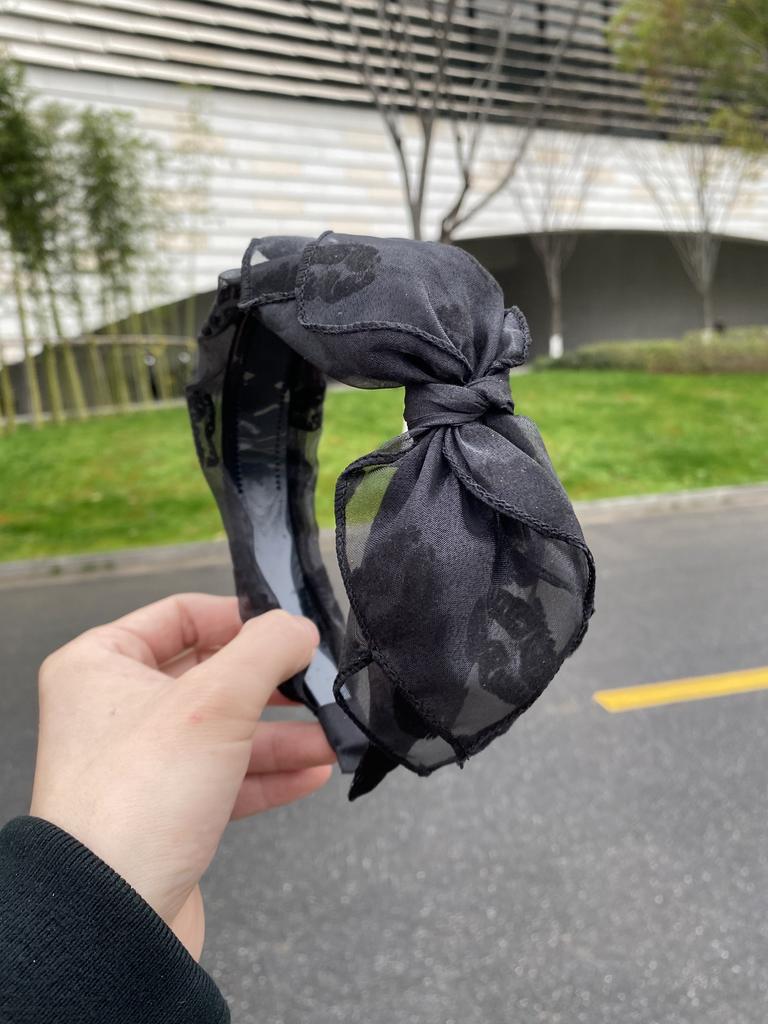 Lip Mesh Bow Headband with Toothed Wide Edge Non-Slip Women's Fashionable Hair Accessories