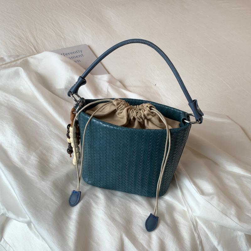 

High Appearance Level Handbag Bucket Bag Woven Bag Commuter Crossbody Bag синій