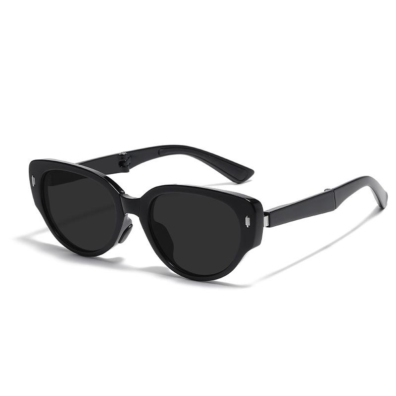 UV Protection Foldable Women's Sunglasses - Lightweight, Fashionable & Compact for Summer