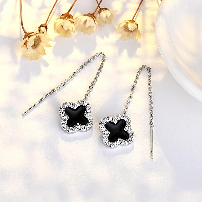 Einfache Kleine Micro-Eingelegte Schwarze Vierblättrige Klee Fadenohrringe Modischer Damenschmuck