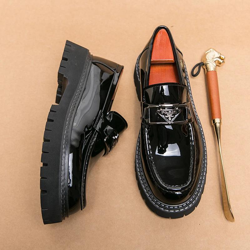 Nye Oxfords for menn Svart lakkskinn Snøring Rund tå Herresko Formelle Business Håndlaget