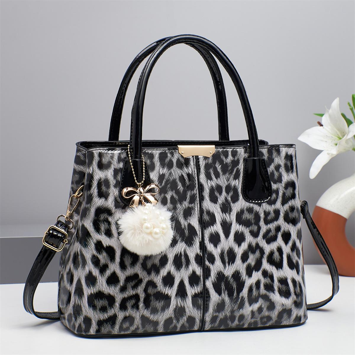 

2026 New Women s Bag Personalized Fashion Design Handheld Leopard Pattern Bright Leather Single Shoulder Diagonal Cross Bag
