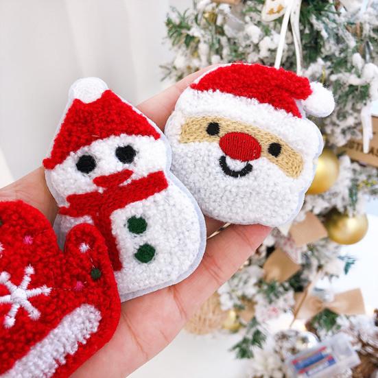 Christmas Brooch Embroidery Anti-rust Portable New Year Creative Decorate Long Lasting Cartoon Santa Claus