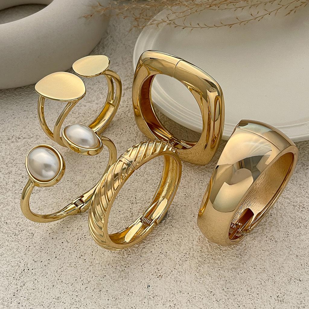 SHIXIN 6 Styles Geometric Gold Color Cuff Spring Bangles for Women Vintage Metal Chunky Wide Hand Bracelets Fashion Jewelry Y2K