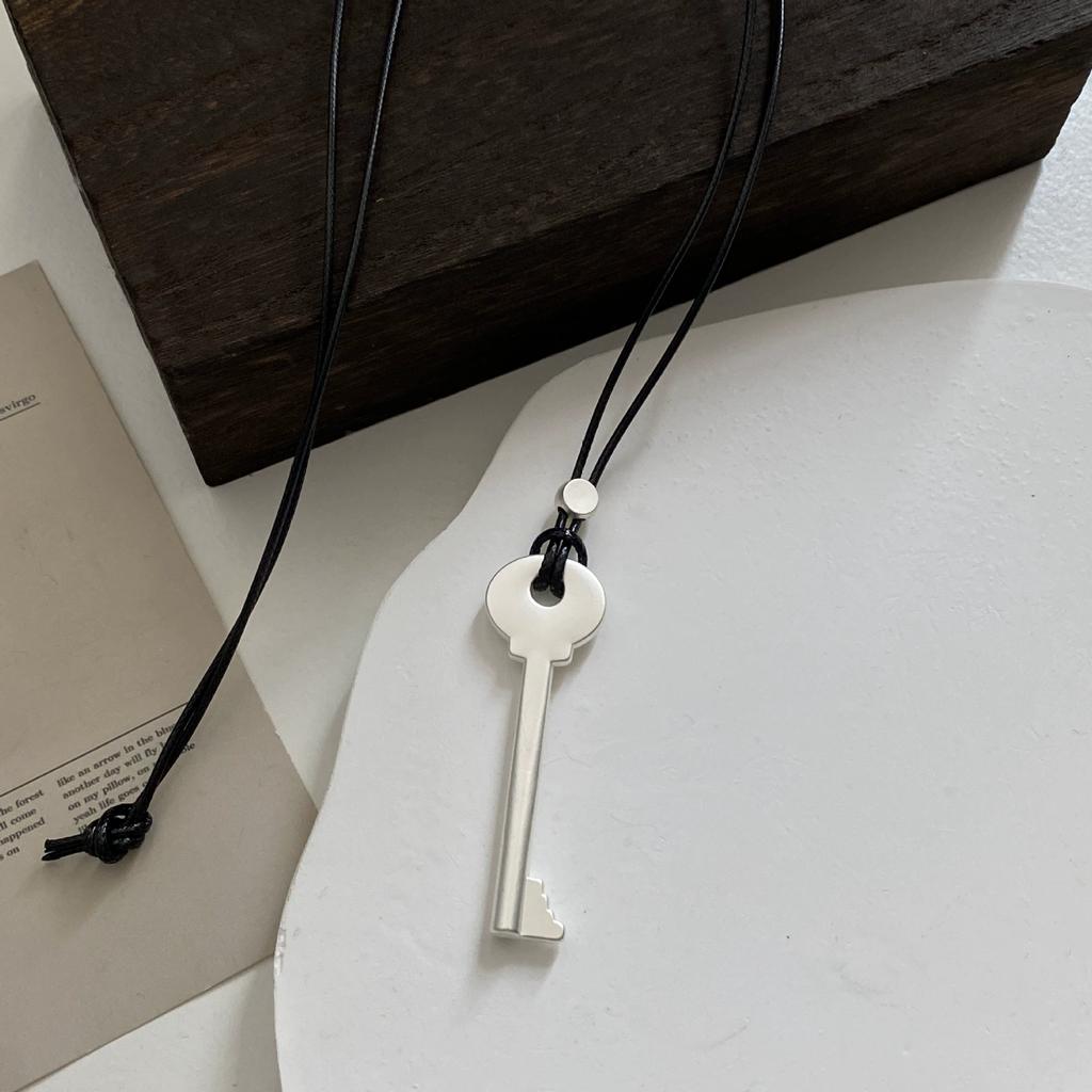Metal Key Shaped Pendant Necklace For Women Girls Simple Long Wax Rope Sweater Chain Fashion Accessory New Gifts