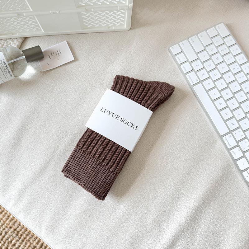 Women's 2024 Shark Pants: Stylish Autumn/Winter Mid-Tube Combed Cotton Socks, Non-Slip, Deodorant, Sweat-Absorbent.