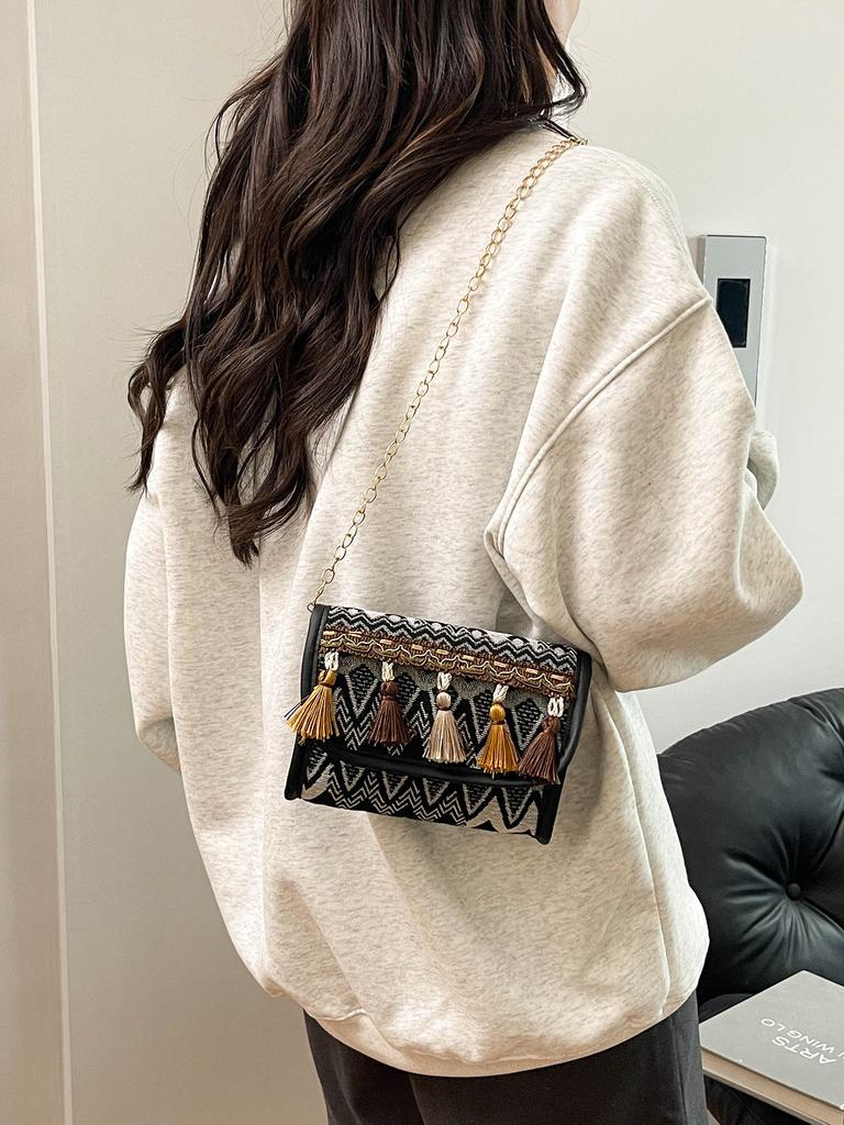 Minority Chain Messenger Bag Women's 2025 Spring New Ethnic Style Tassel Shoulder Women's Bag Travel Mobile Phone Bag