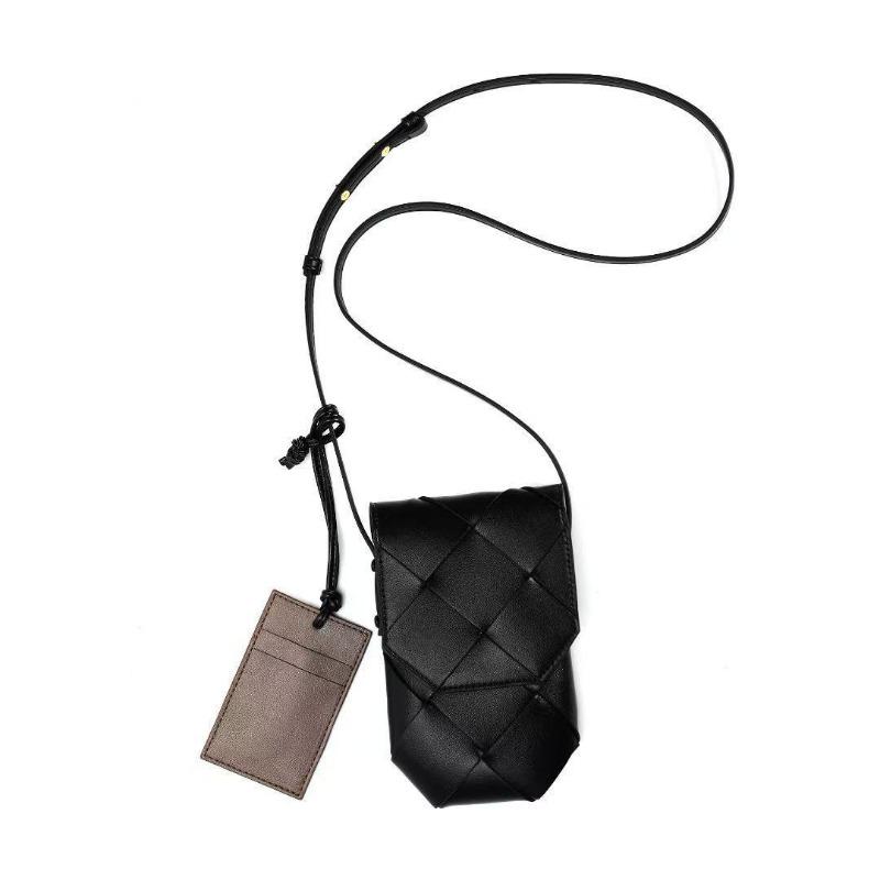 

New first-layer cowhide woven rhombus lipstick mobile phone bag minimalist women s bag messenger bag portable small satchel 13*19.5*1 чорний