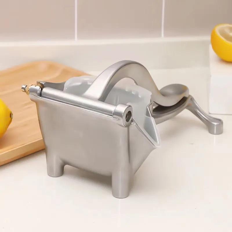 Compact Manual Juicer for Oranges, Pomegranates, and Lemons