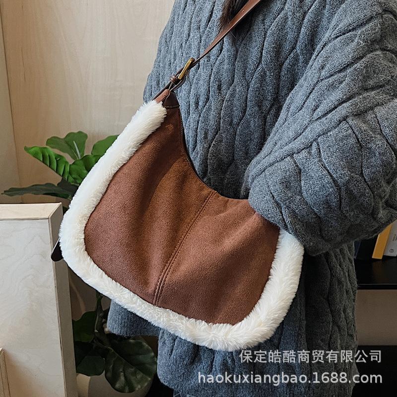 Plush retro small bag women's autumn and winter versatile 2025 new fashion shoulder messenger bag this year popular bucket bag