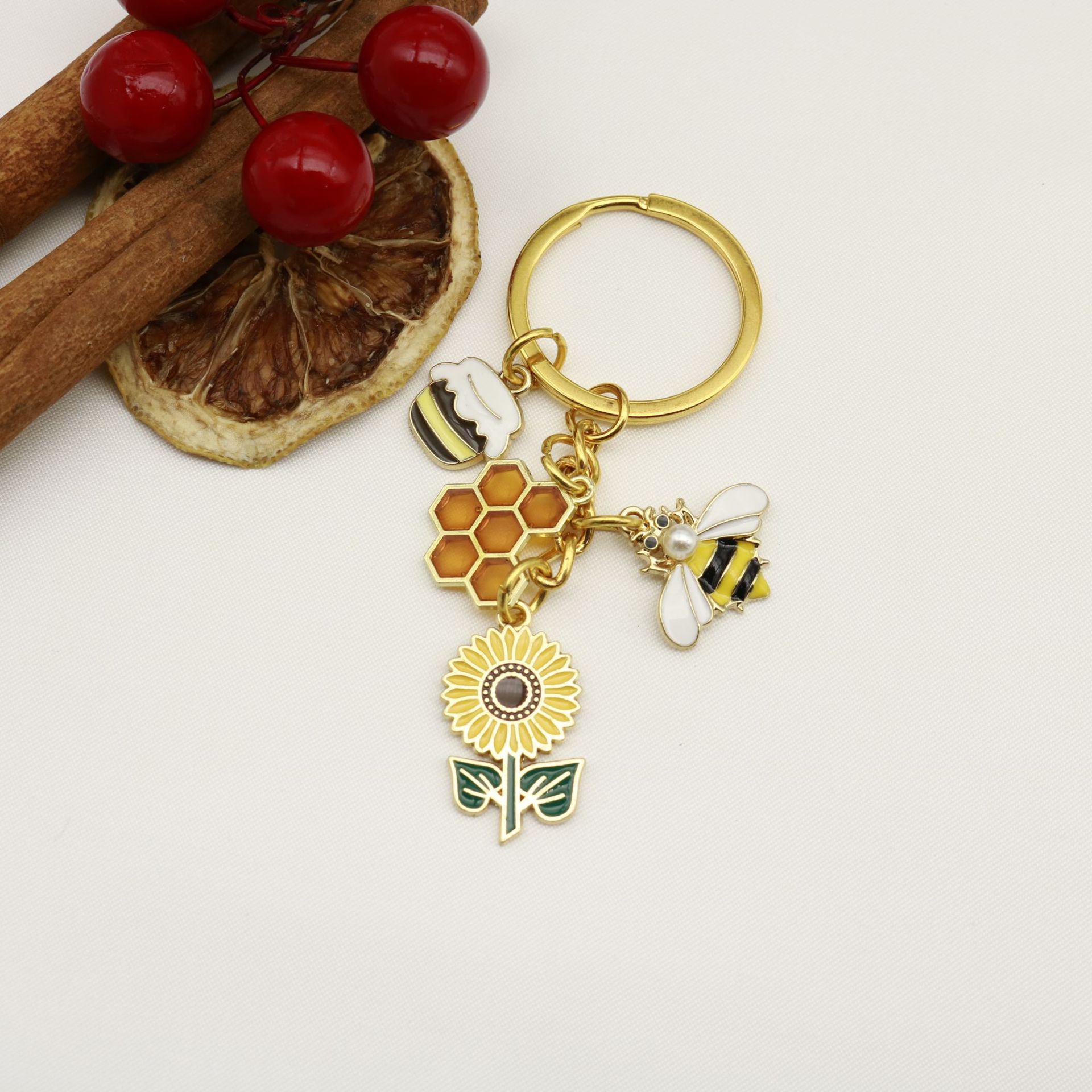 Cross-Border Hot-Selling Sunflower & Daisy Bee Alloy Keychain - Creative, Cute Bag Pendant золотой