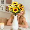Künstliche Sonnenblumen, UV-beständige Kunststoffblumen, geeignet für die Dekoration von Innen- und Außenbereichen wie Hochzeiten, Gärten und Terrassen, farbecht