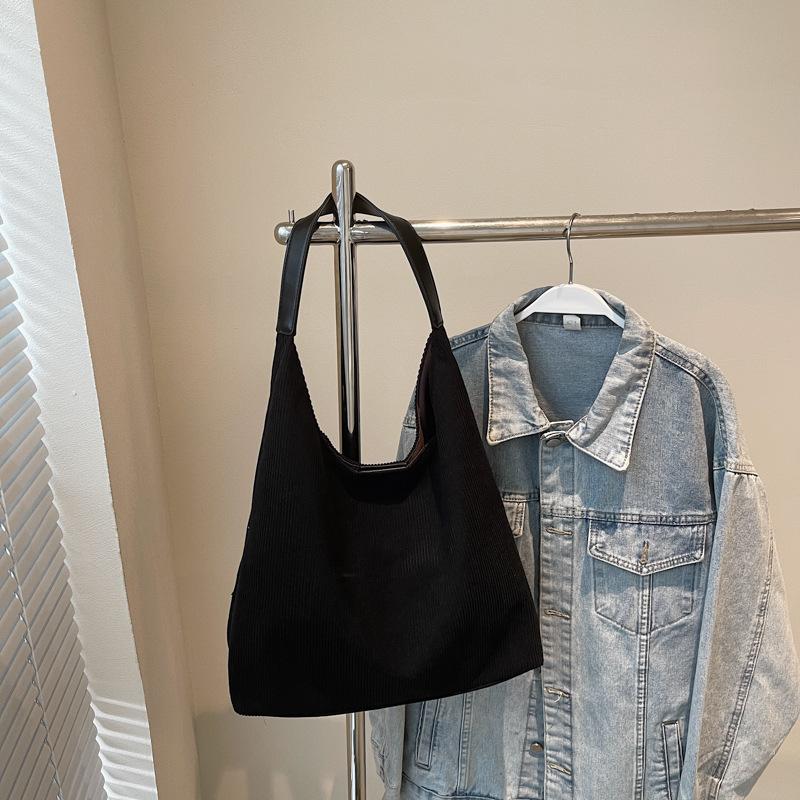 

Corduroy bag women s large-capacity new versatile single shoulder mother and child bag high-end commuter tote bag чёрный