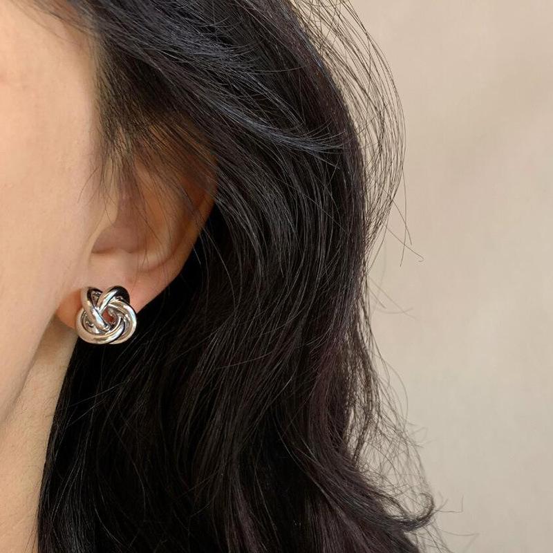 Women's Small Crowd Can Use Hollow Winding Fried Dough Twists Simple Earrings