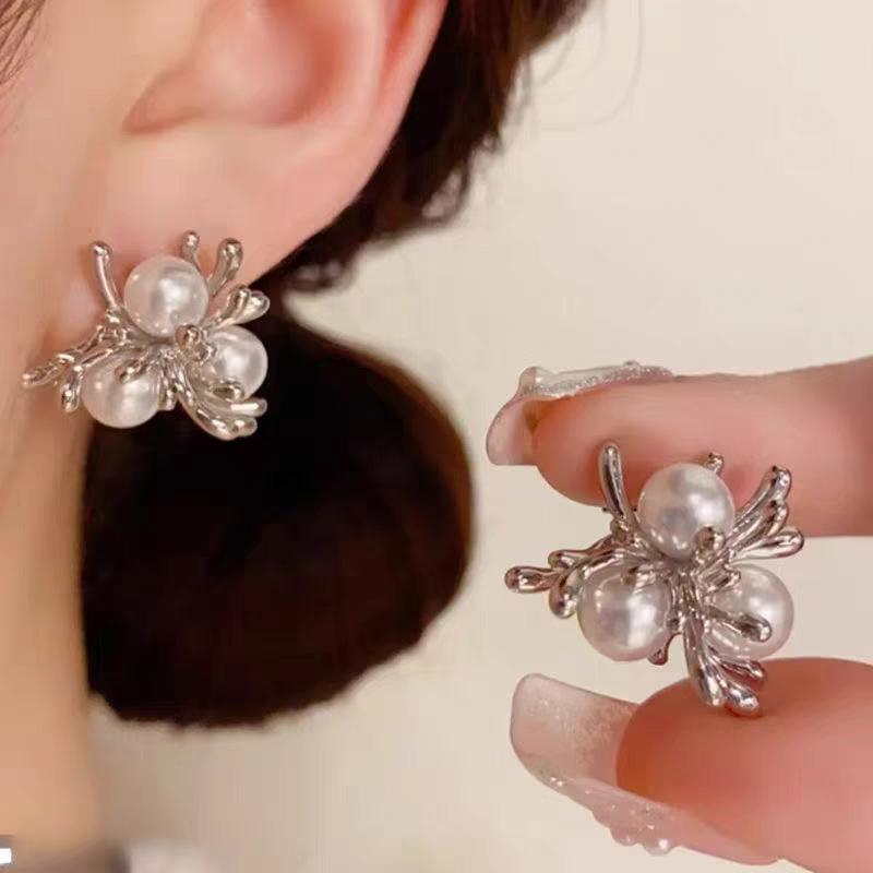 Exquisite Pearl Snowflake Shape Stud Earrings for Women Light Luxury Crystal Flower Bow Tassel Earrings Party Jewelry Gifts