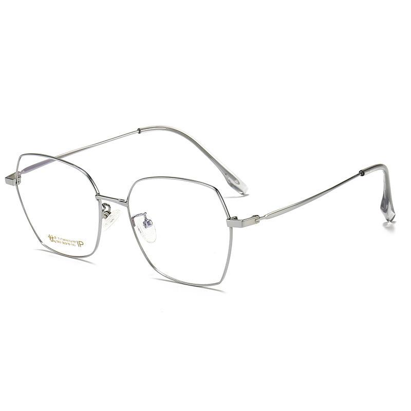 Ultra-light Titanium Alloy Glasses Can Be Equipped with Light-proof Myopia Glasses.