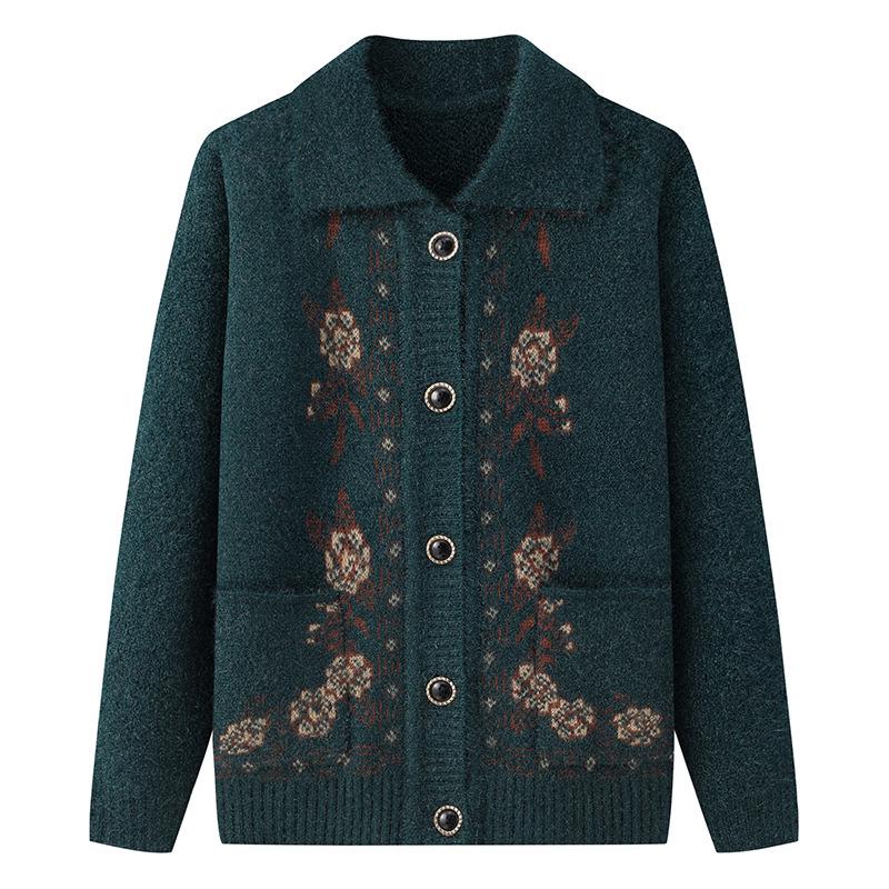 Cardigan a maglia autunnale/invernale da donna anziana