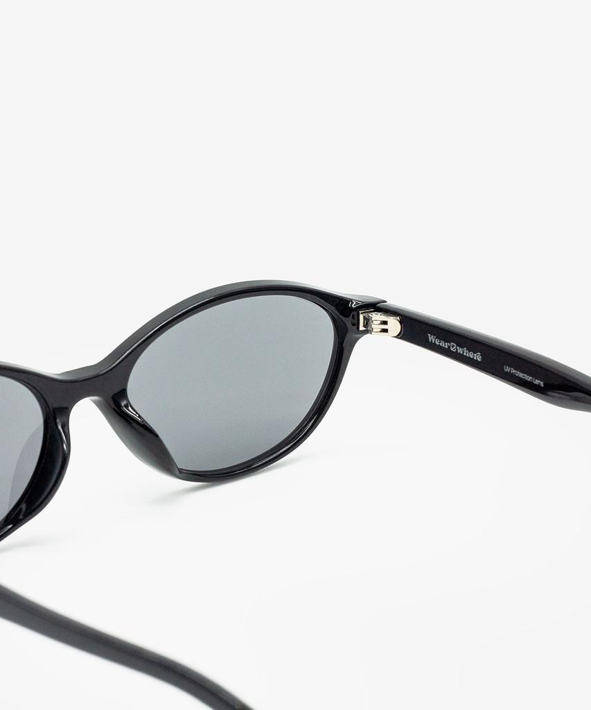 Weeoweeo Heidel Black Sunglasses