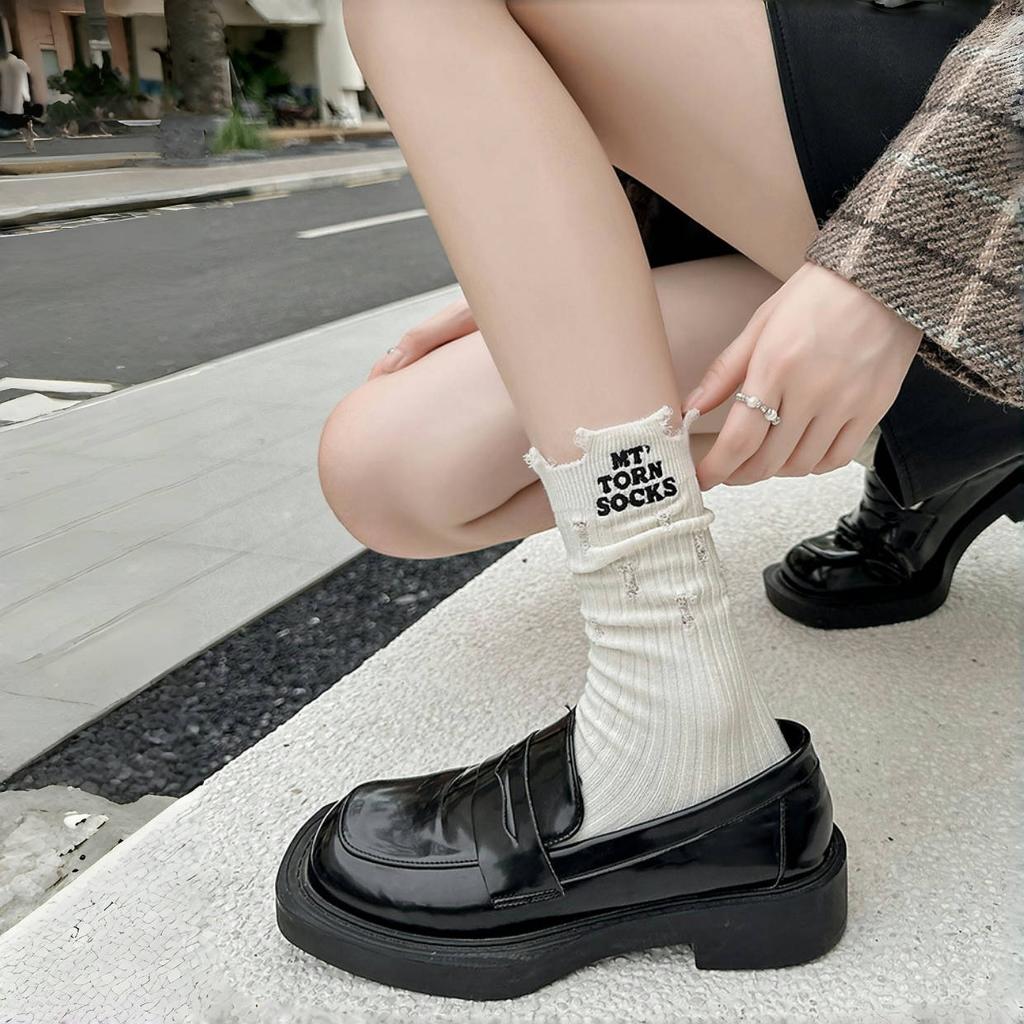 Damen Frühling und Sommer Dünner Stil Trend Neue Buchstaben Loch im Rohr Stapelsocken