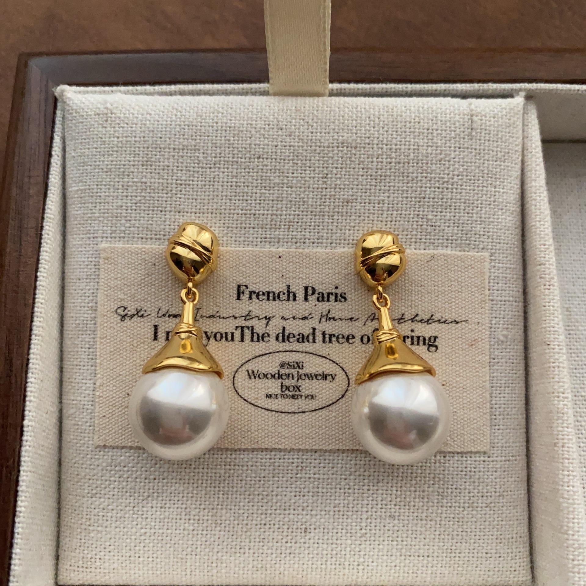 

Classic Vintage Warm Pearl Stud Earrings Elegant Earrings