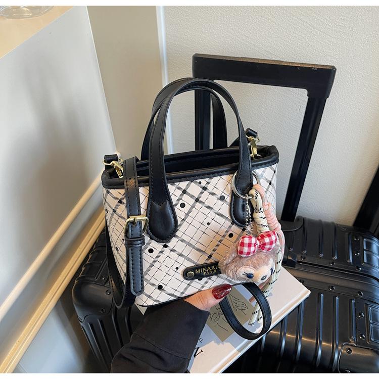 Fashion Chessboard Gotot Bag Women's 2025 New Hand Bag Commuter Shoulder Crossbody Bag Contrasting Color Bucket Bag
