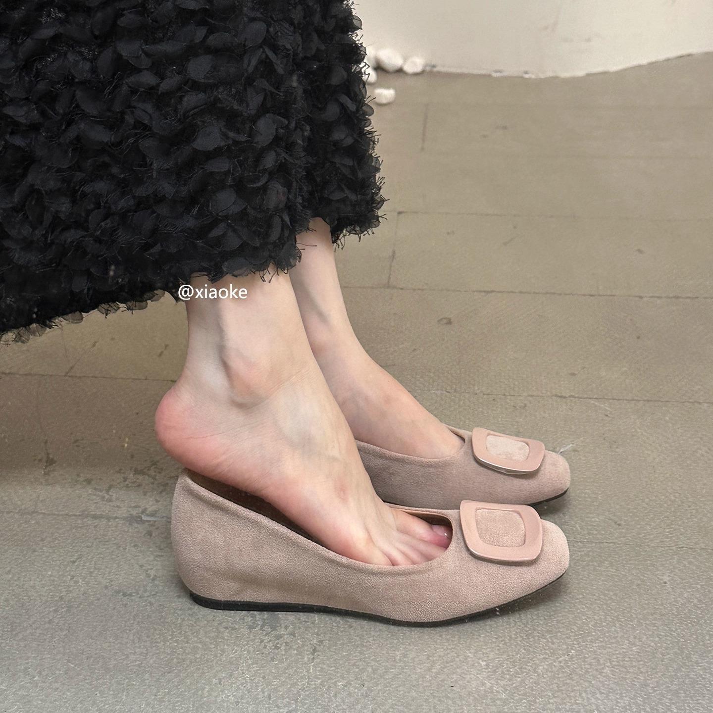 

Inner height increase 3CM autumn soft-soled grandma shoes versatile shallow mouth 2025 suede gentle Mary Jane single shoes women s shoes 40 розовый