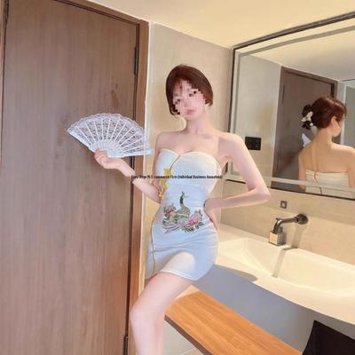 Auf Lager: Sexy chinesisches trägerloses Cheongsam-Kleid, ärmelloses figurbetontes Hüftumschmeichelndes kurzes Rockkleid für Damen