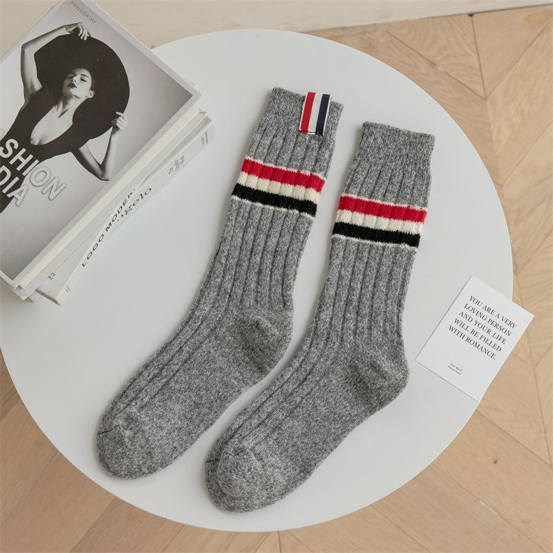 

Осенне-зимние утолщенные однотонные махровые носки для женщин, носки до икр из толстой нити и длинные носки 1 pair светло-серый