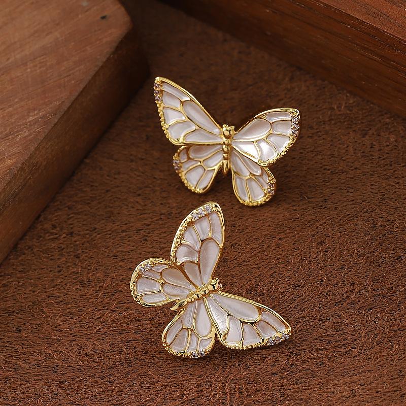 Korean version fashionable simple small fresh white dripping oil smart butterfly stud earrings light luxury temperament high-end earrings