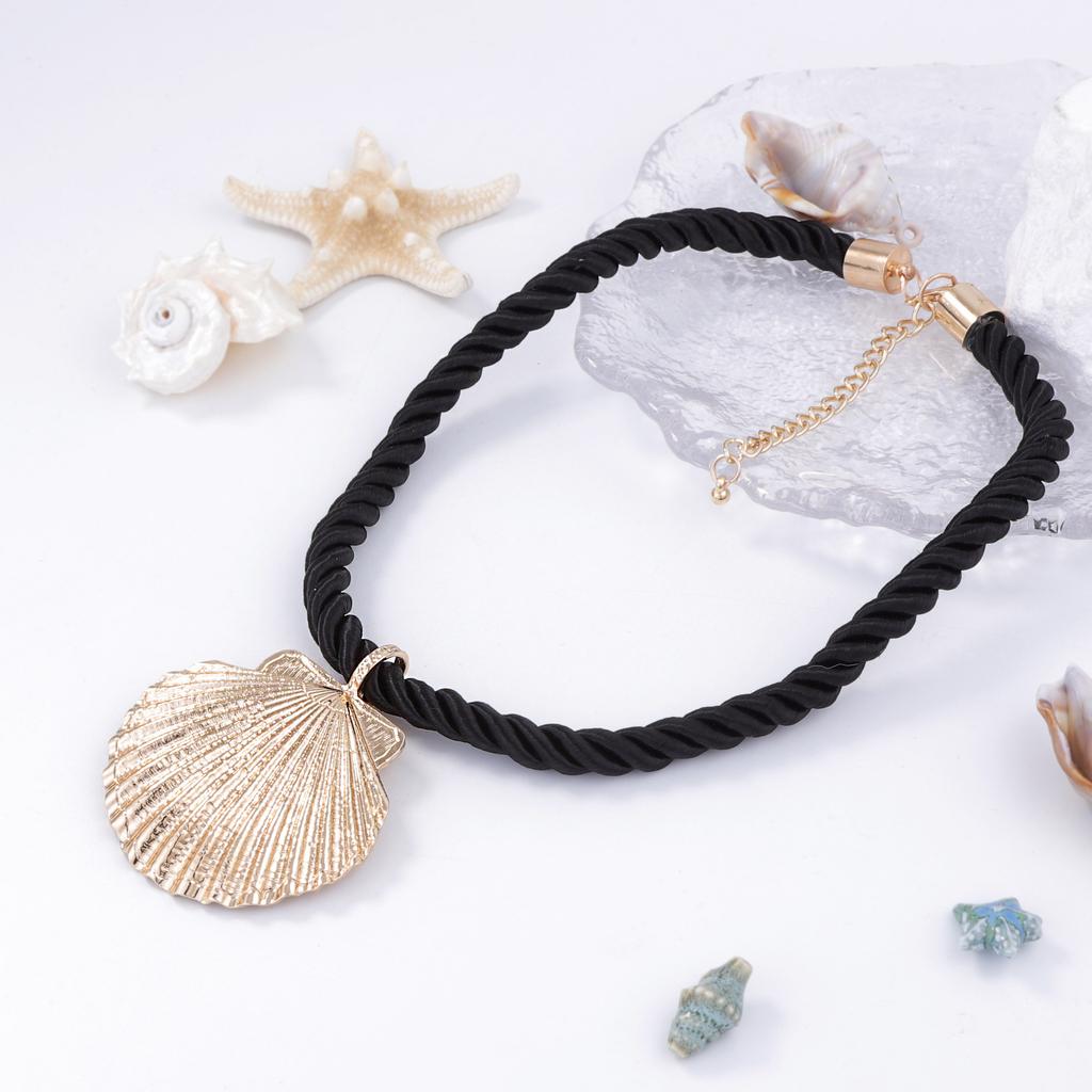 European and American Simple Fashion Exaggerated Individual Cold Wind Alloy Shell Pendant Necklace Trendy Temperament Holiday Style Woman