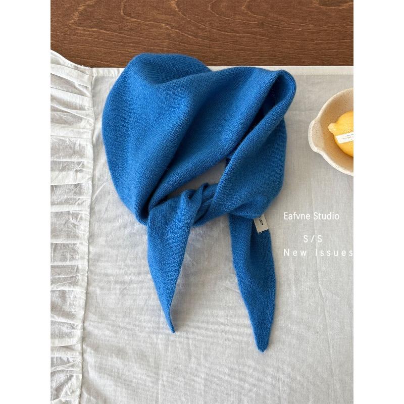 A Versatile and Warm Neckerchief Headscarf Shawl and Scarf for Women in Autumn and Winter