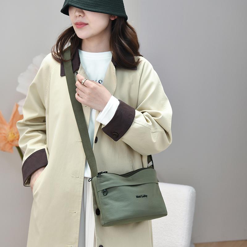 Women's Shoulder Bag Lightweight Large Capacity Multi-compartment Nylon Crossbody Bag