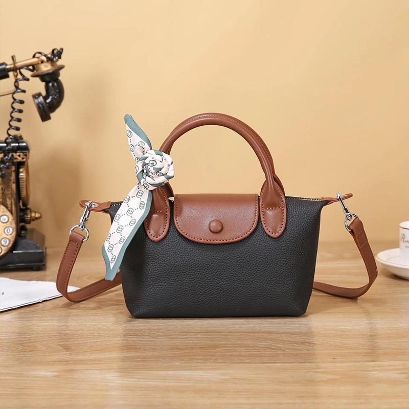 

2025 Весна и Осень Новая Женская Сумка Высококлассная Повседневная Мода Кожа Коровы Одноплечевая Кроссбоди Натуральная Кожа Сумка-пельмень 23*11*9 чёрный