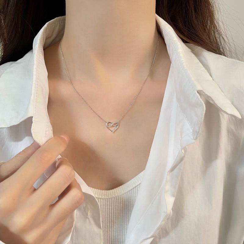 Elegant S925 Sterling Silver Water Drop Necklace - Women's Luxury Niche Design Choker with a Simple, Trendy Style.