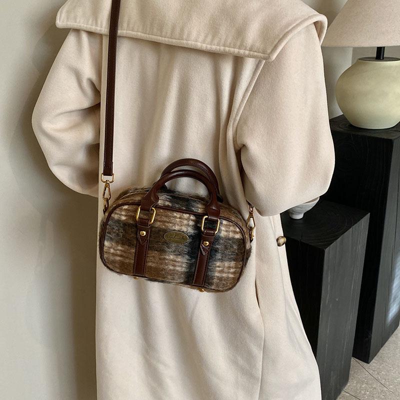 Woolen portable bowling bag women's 2025 new trendy retro college style plaid pattern versatile shoulder messenger bag