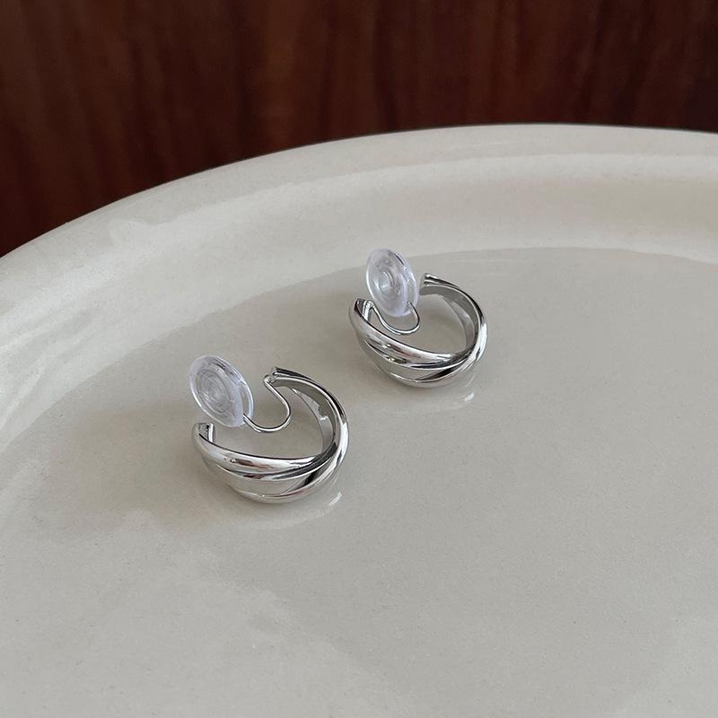 Korean Style Retro Pearl Ear Clip for Women - Mosquito Coil Holder, No Piercing, High-End, Fashionable and Versatile Luxury Earrings