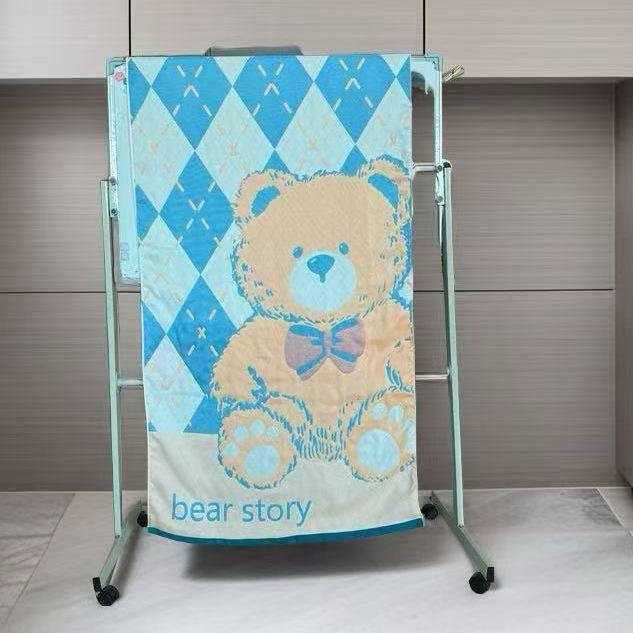 Vintervarme skjerf, sjal, klassiske rutete stropper, cardigans og varme tepper for utendørs bruk