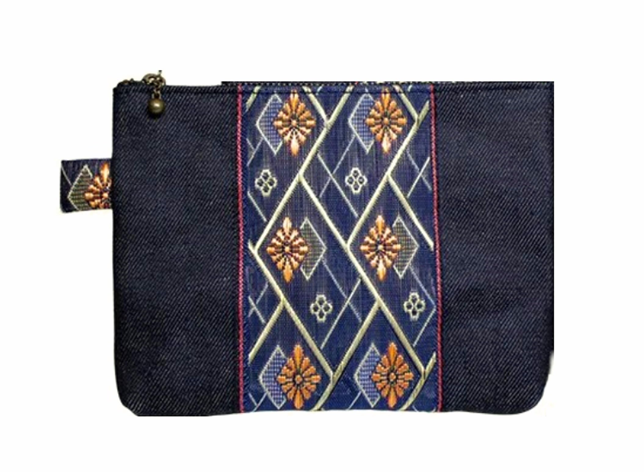 

Modern Japanese Denim Pouch with Family Crest Pattern Tatami-edged (Blue)