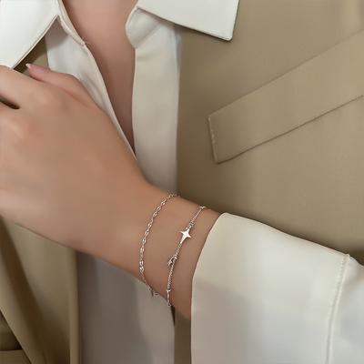 Bracciale in argento Sterling S925 Bracciale Lucky Year Bracciale da donna Nuovo alla moda Cool Niche Fashion Versione coreana Bracciale con croce e stella